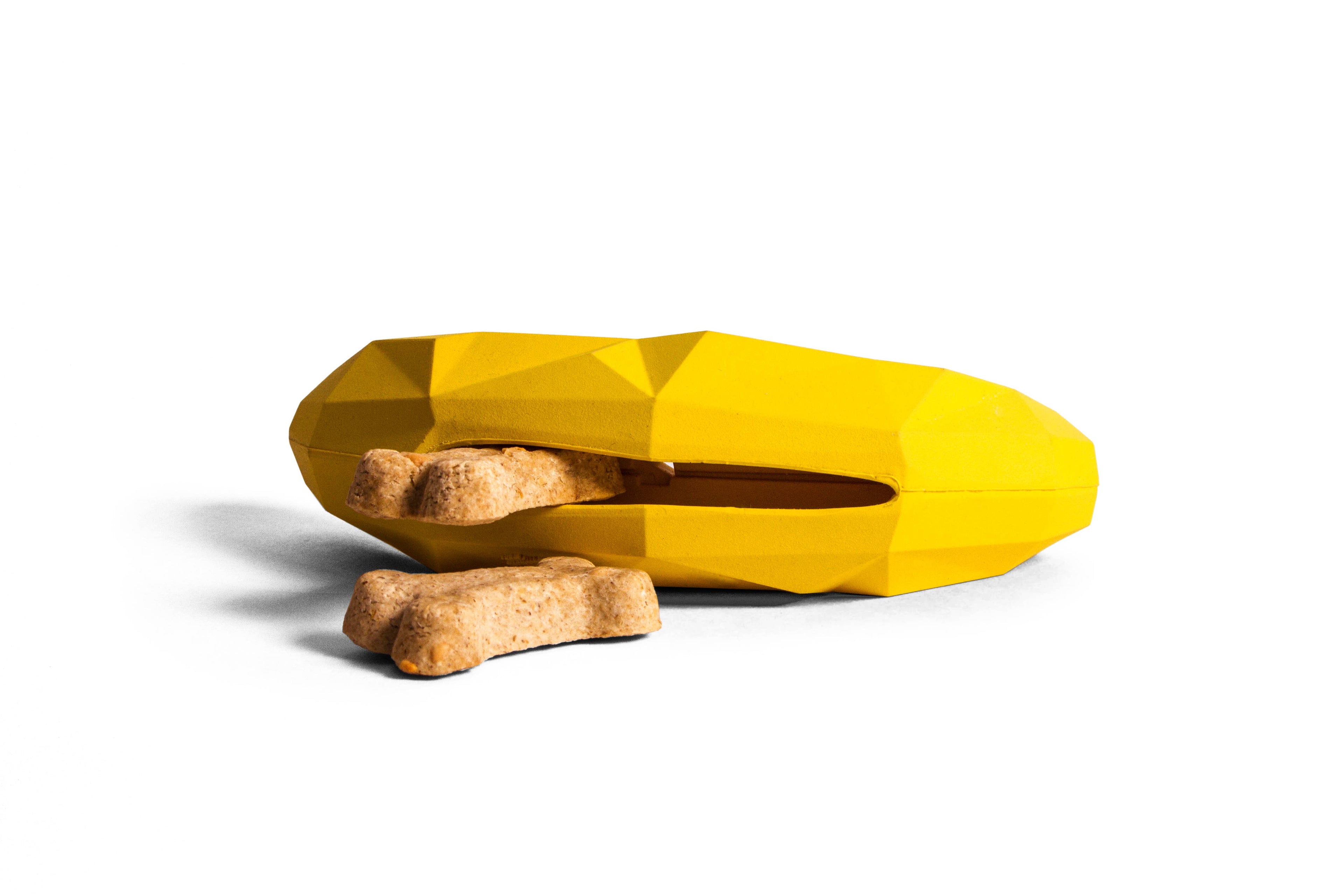 Zee.Dog – Super Banana – Interactive Treat-Dispensing Dog Toy