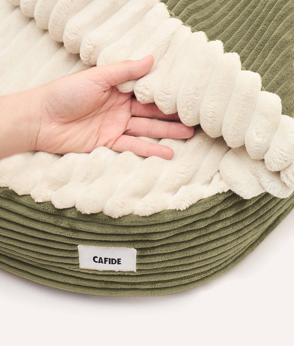 CAFIDE - Cama con Capucha de Pana Verde, Maso