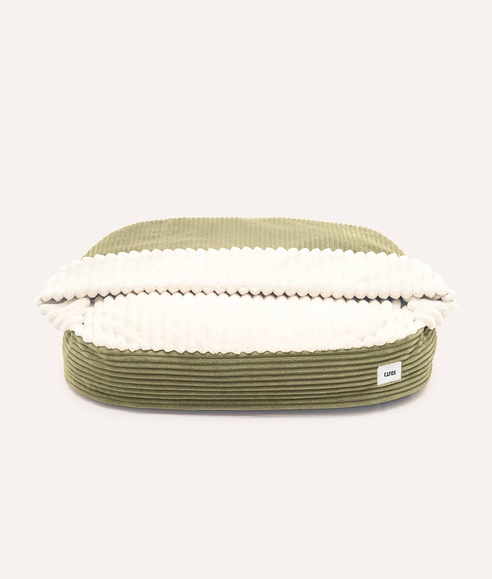 CAFIDE - Cama con Capucha de Pana Verde, Maso